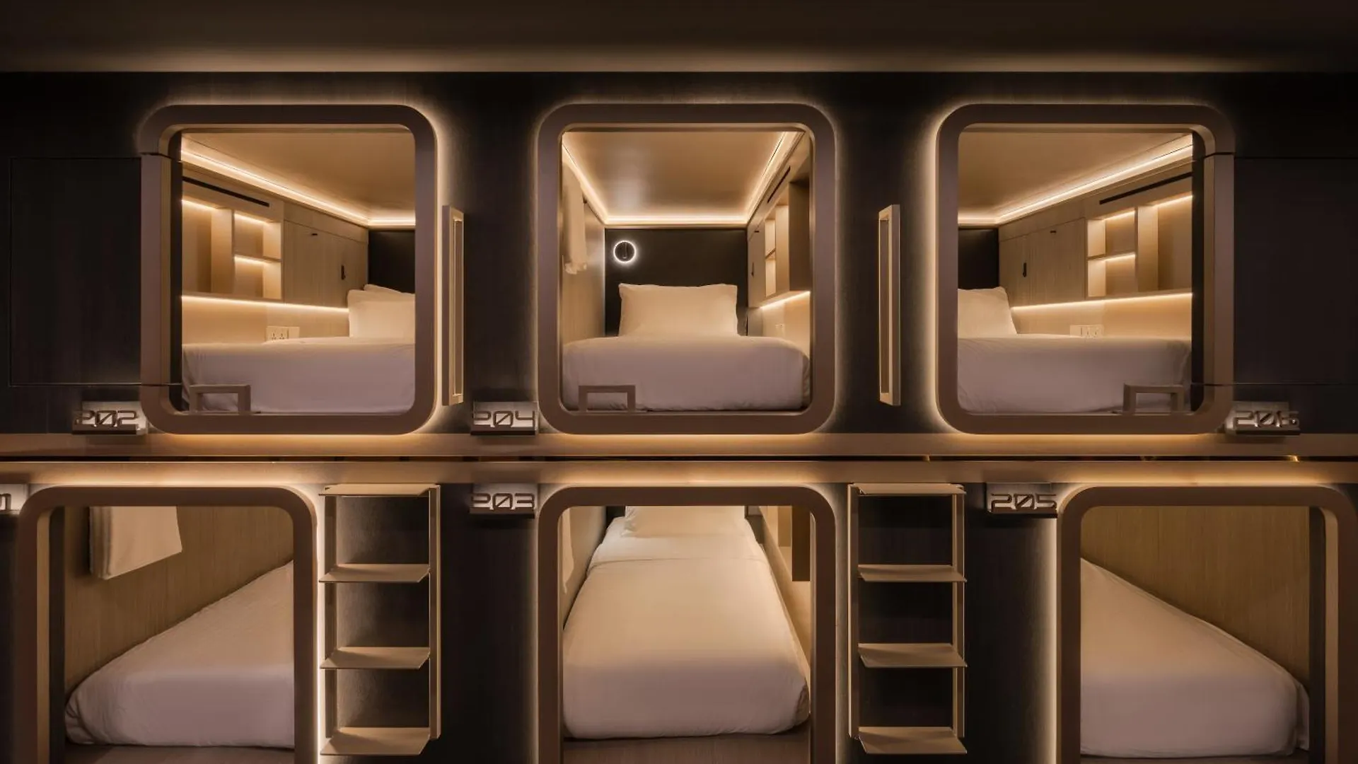 Cube Social Boutique Capsule Hotel At Boat Quay Singapour