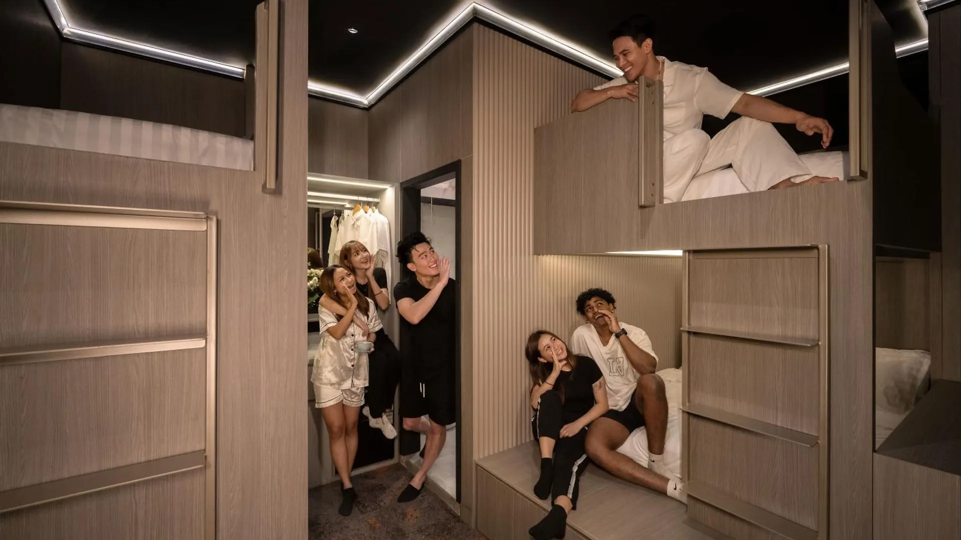 Cube Social Boutique Capsule Hotel At Boat Quay Singapore Hostel