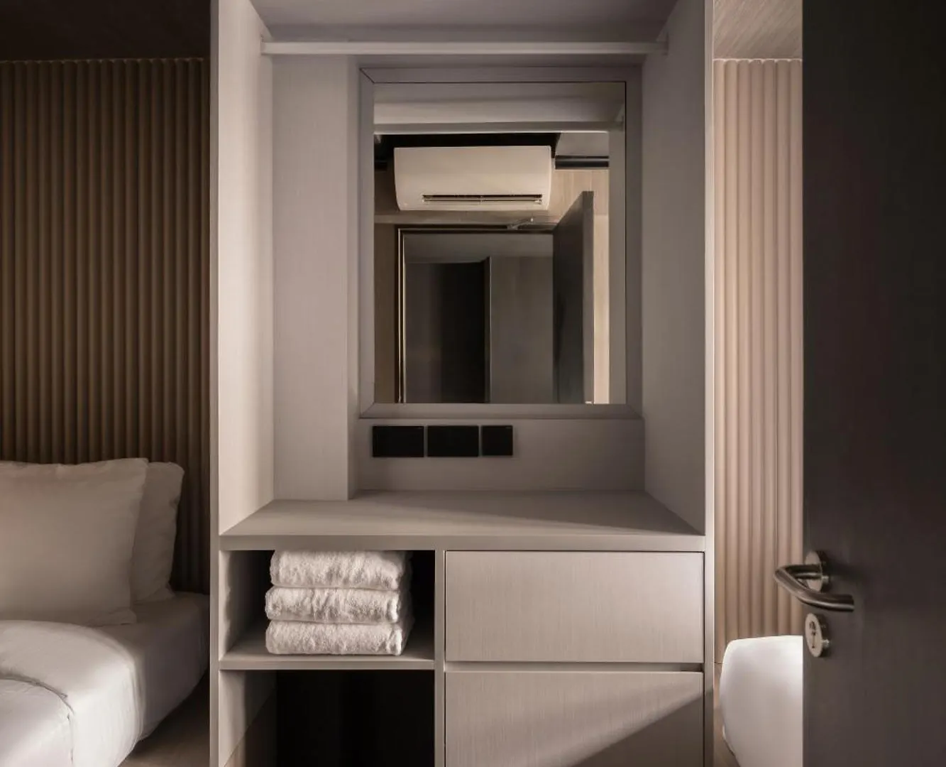 Cube Social Boutique Capsule Hotel At Boat Quay Singapore