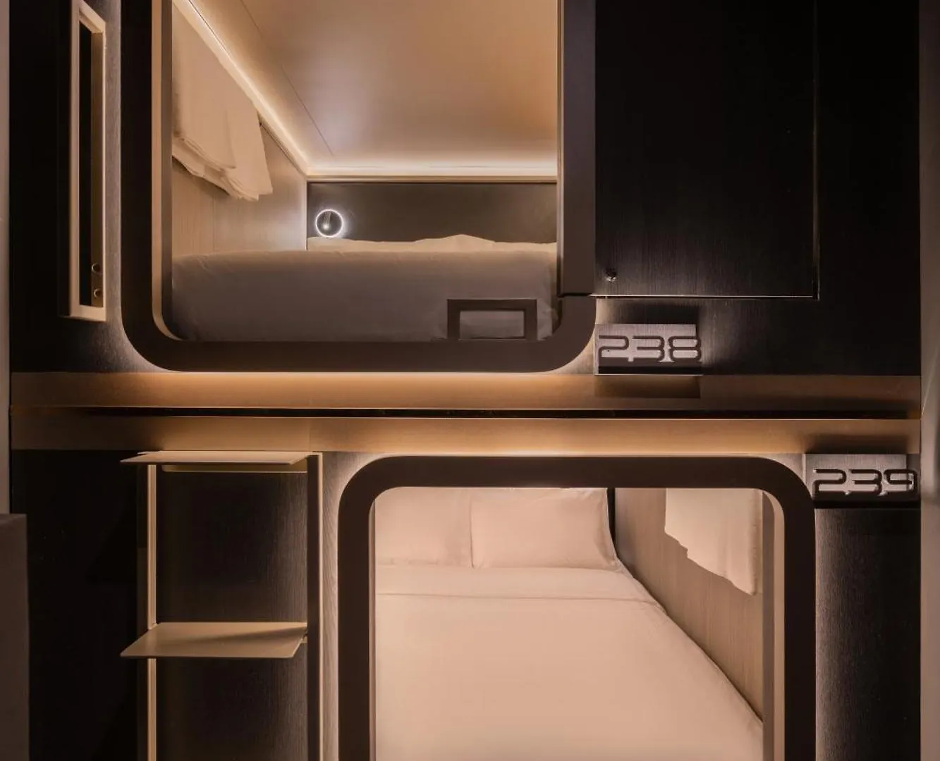 Cube Social Boutique Capsule Hotel At Boat Quay Singapore