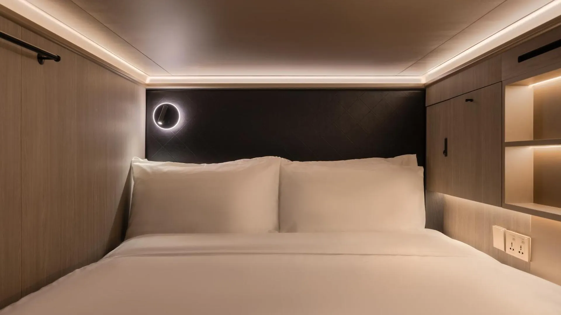 Cube Social Boutique Capsule Hotel At Boat Quay Singapore